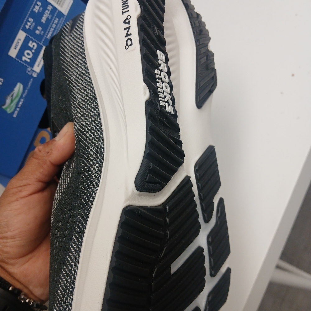 Brooks Men's Black and White Athletic Shoes - Picture 11 of 13